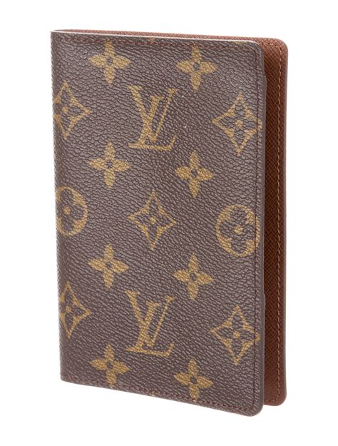 louis vuitton passport holder personalised.